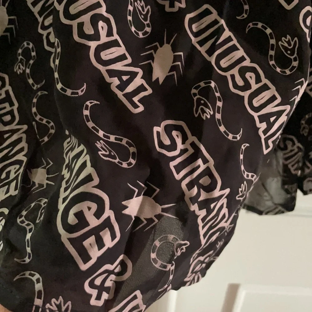 Have here a Unique Vintage BEETLEJUICE Strange & Unusual Black & White Skirt New - Picture 5 of 5